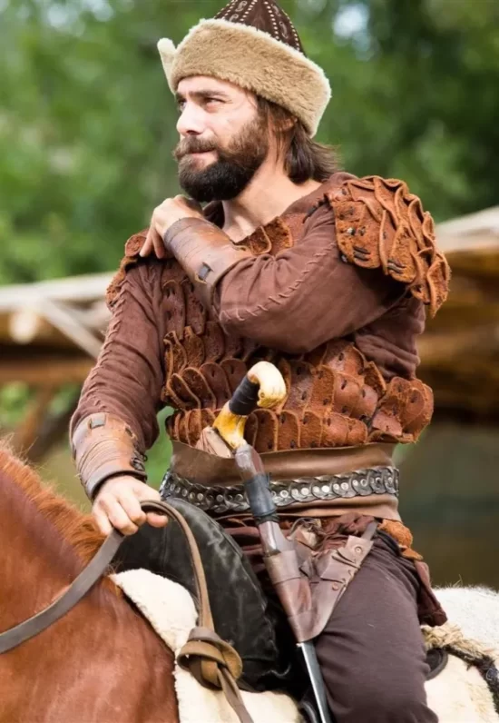 Cavit Cetin Guner Dirilis Ertugrul Ghazi Dogan Alp Brown Vest